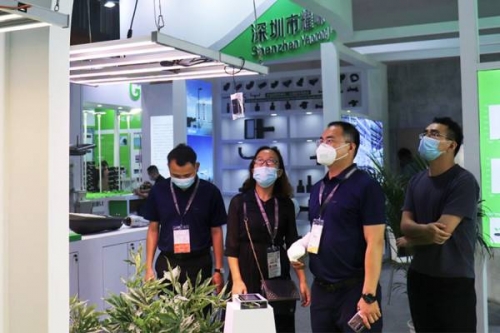 2021光亞展落幕，耀嶸智能全光譜植物生長燈大放異彩